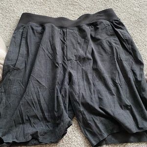 Lululemon above knee shorts